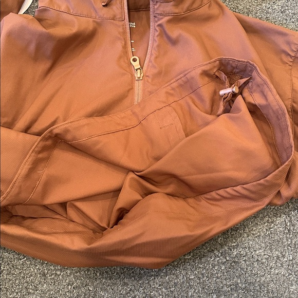 Girlfriend Collective Brown Huddle Cropped 1/4 Zip Windbreaker Jacket Size XS - Picture 9 of 12